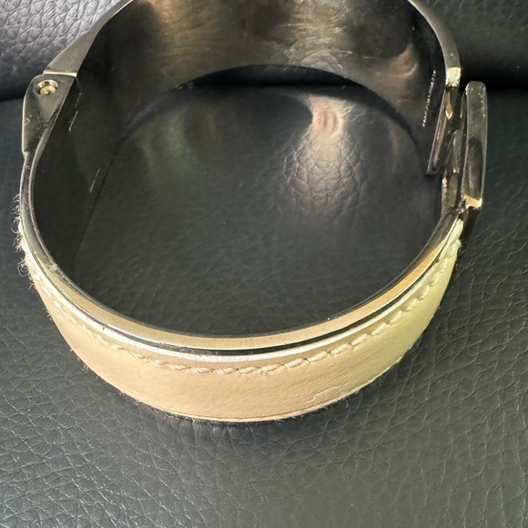 Gucci Vintage Silver Metal Beige Leather G Logo Bangle Bracelet - Picture 5 of 8
